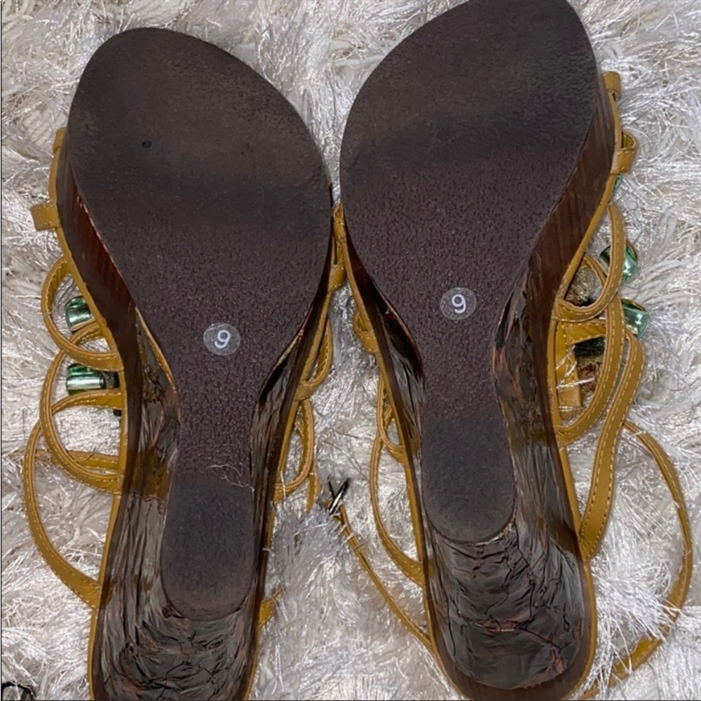 Two lips embellished crystal like open toe wedge shoes sandals - Picture 7 of 11